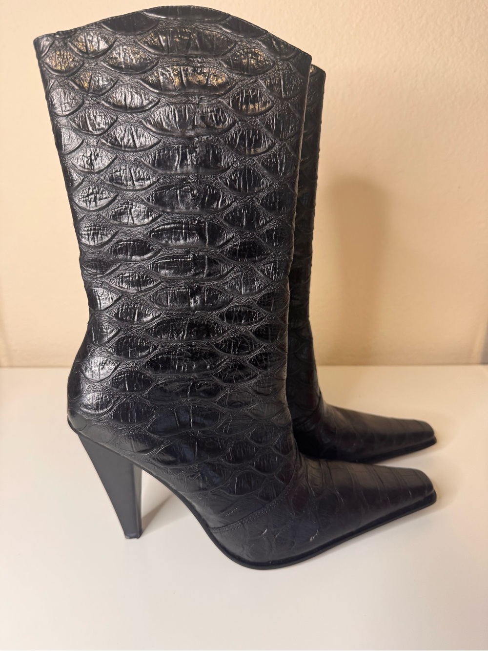 Dolce Vita Black 100% Leather Croc-Embossed Pointed Boots - Picture 2 of 4